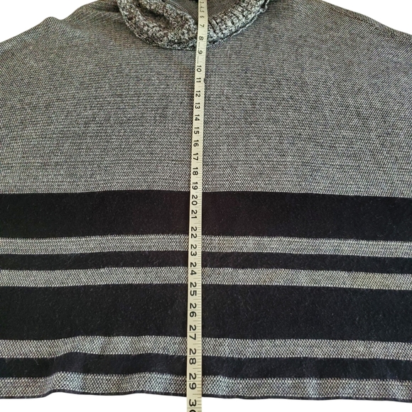 ANTHROPOLOGIE |‎ MAEVE Keisha Gray/Black Oversized Turtleneck Poncho Sweater M/L - Picture 10 of 14